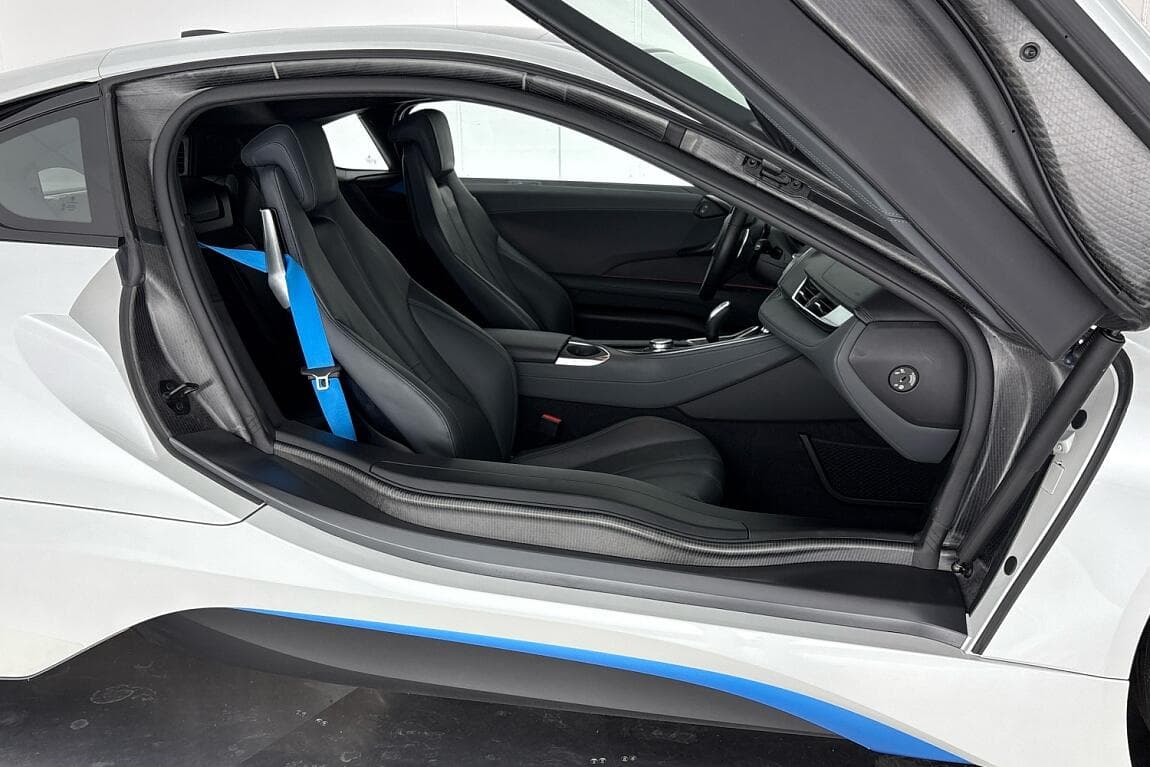2015 BMW i8 - 12