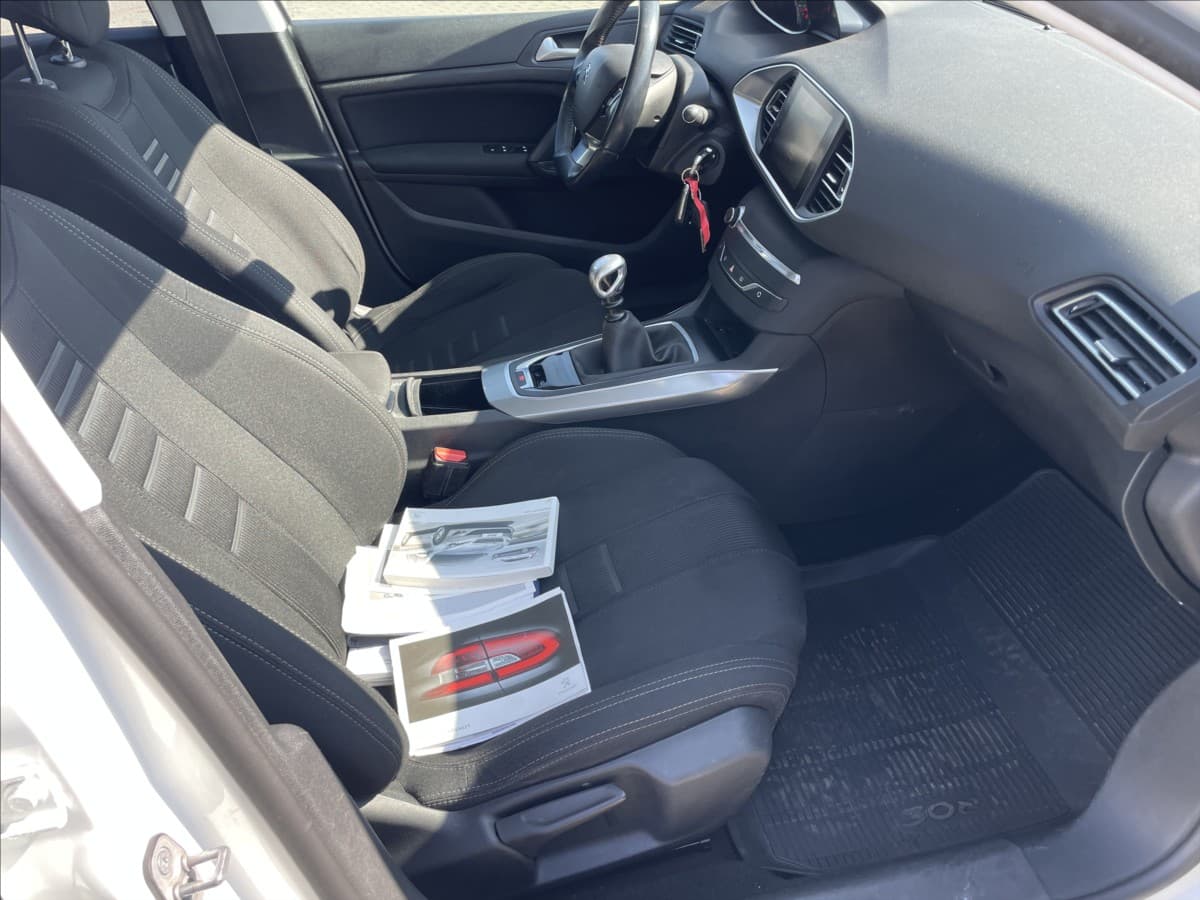 2014 Peugeot 308 - 13