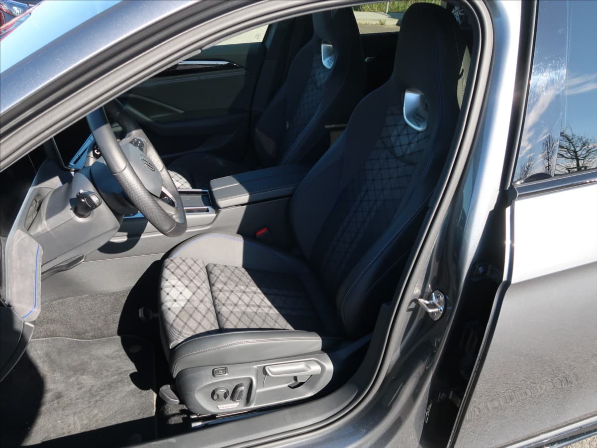 2025 Volkswagen PASSAT - 10