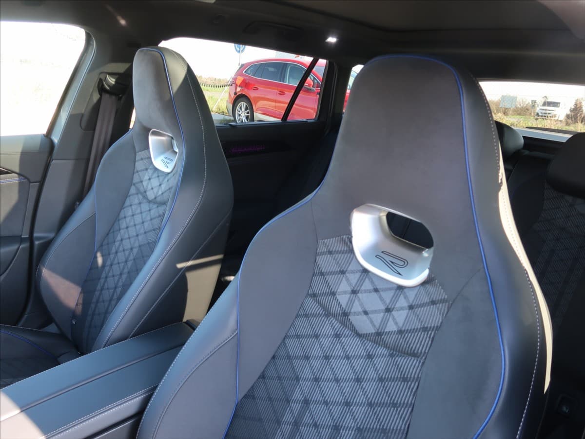 2025 Volkswagen PASSAT - 12
