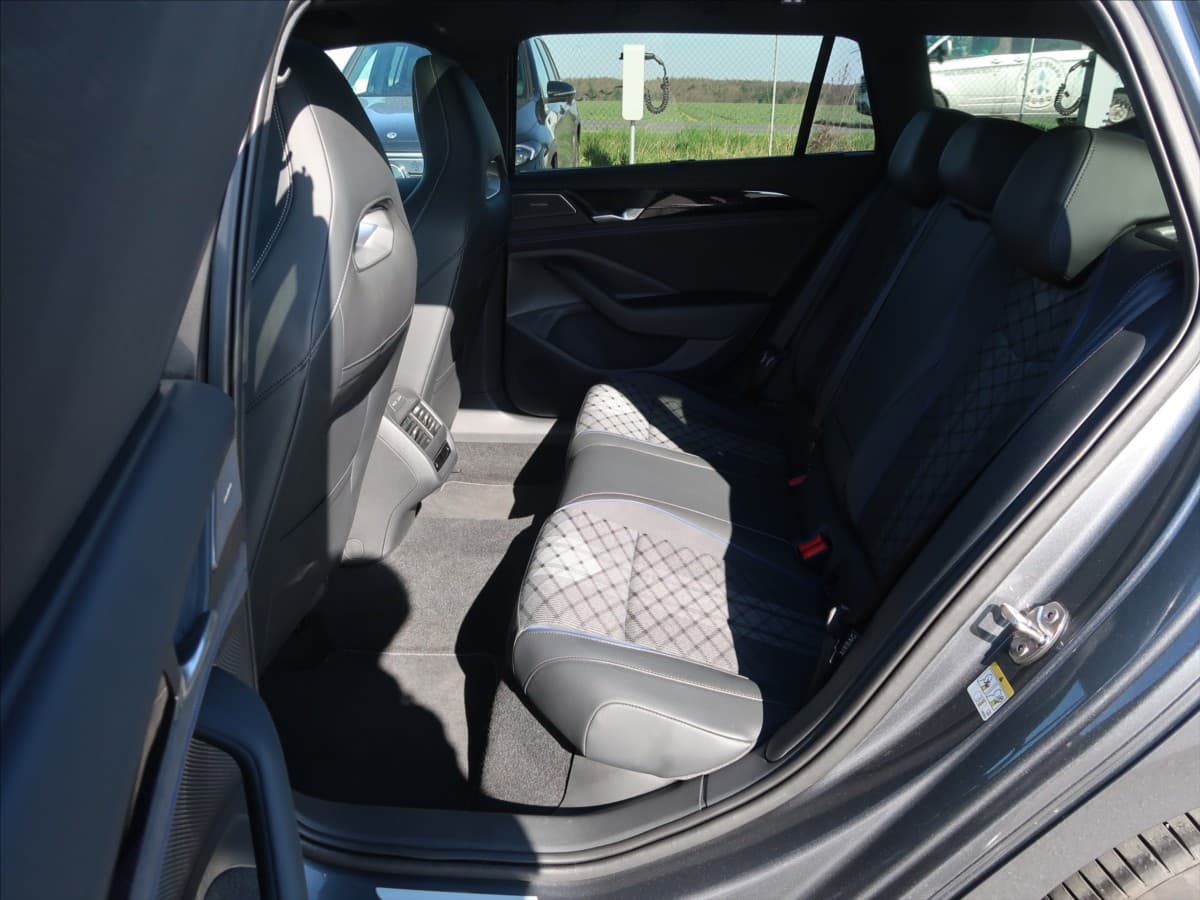 2025 Volkswagen PASSAT - 13