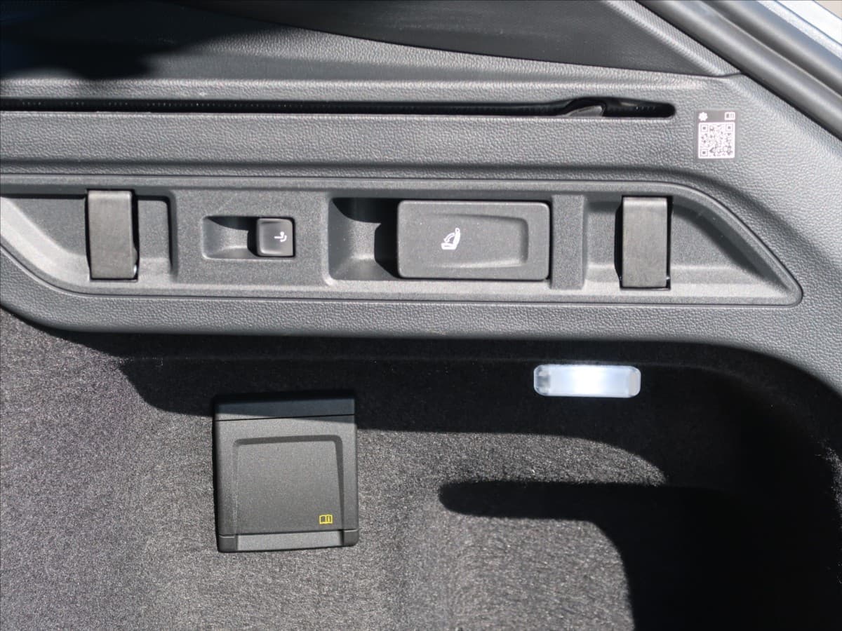 2025 Volkswagen PASSAT - 16