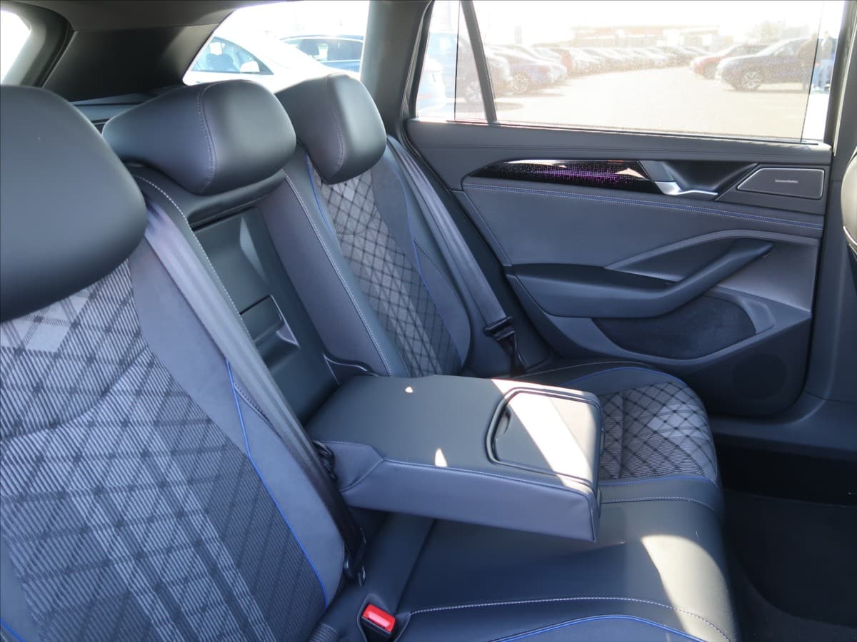 2025 Volkswagen PASSAT - 18