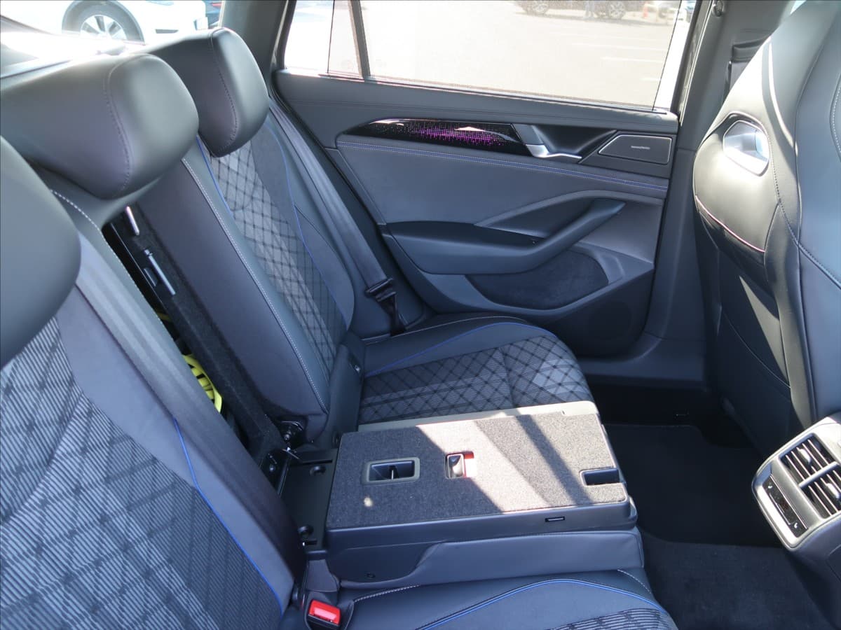 2025 Volkswagen PASSAT - 19