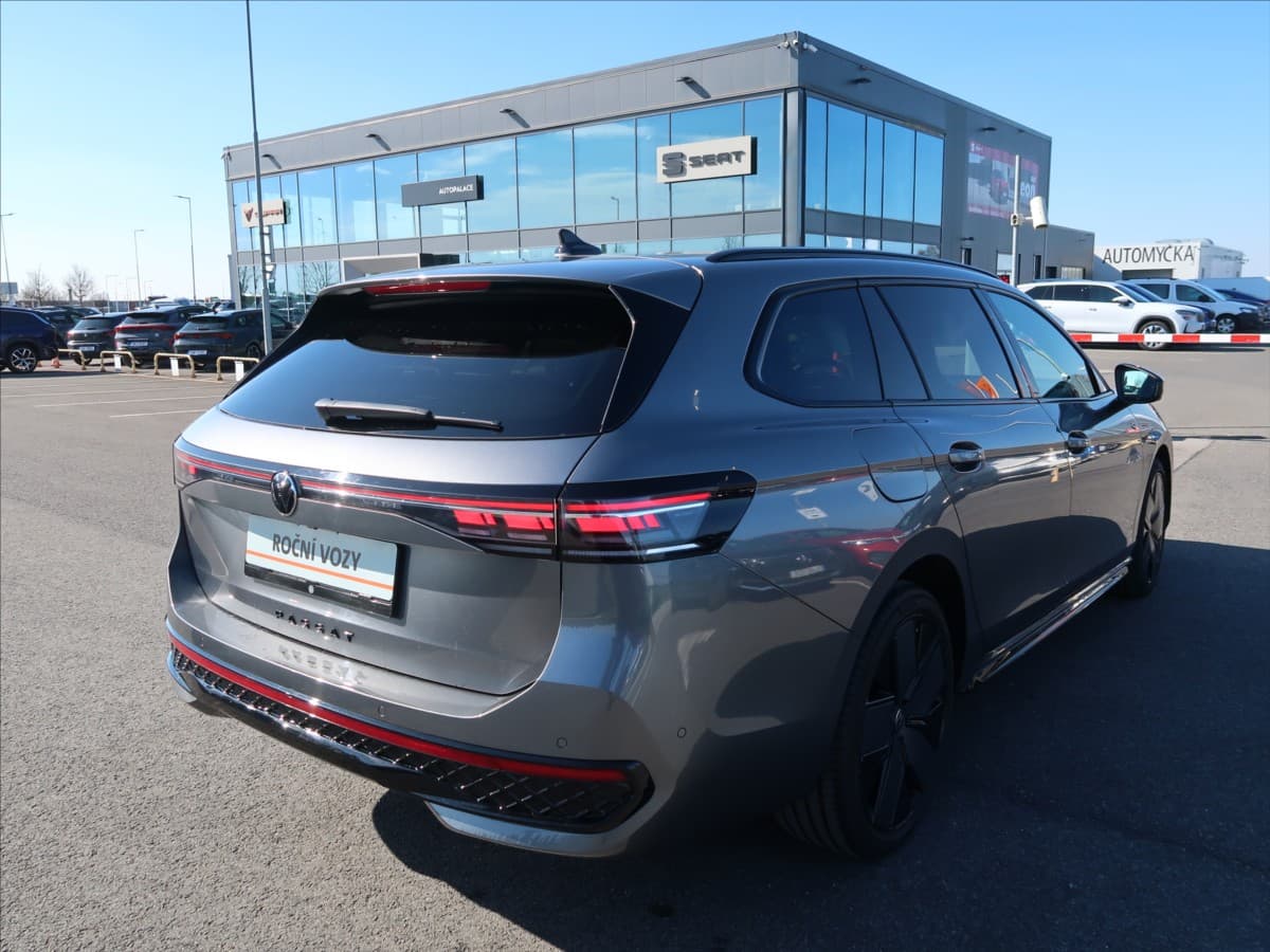 2025 Volkswagen PASSAT - 2