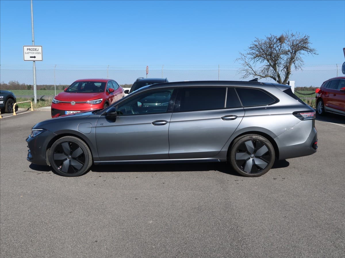 2025 Volkswagen PASSAT - 3