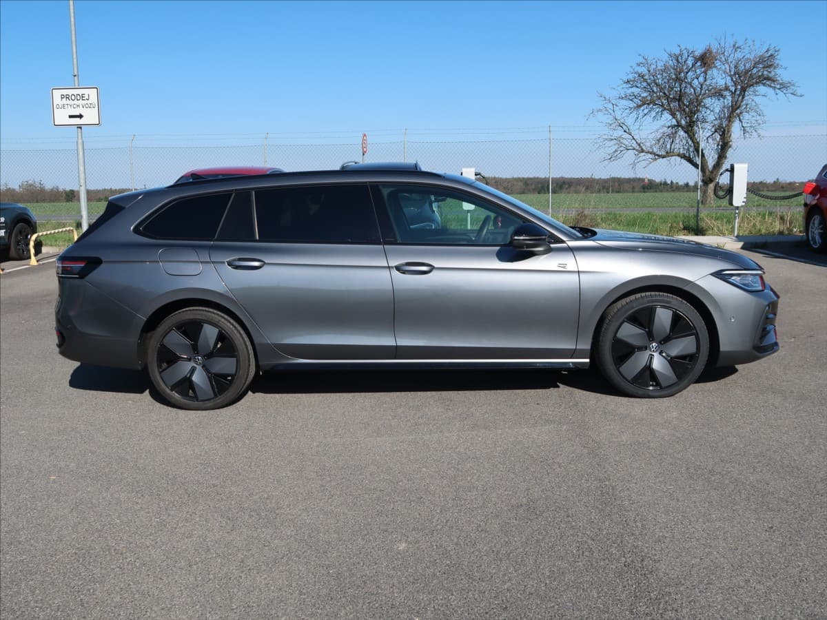 2025 Volkswagen PASSAT - 8