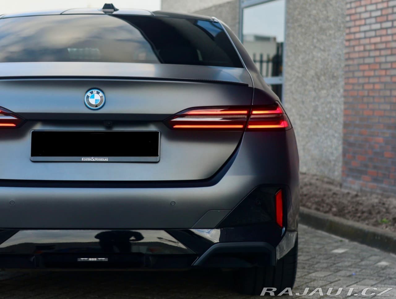 2024 BMW 5-SERIES - 10