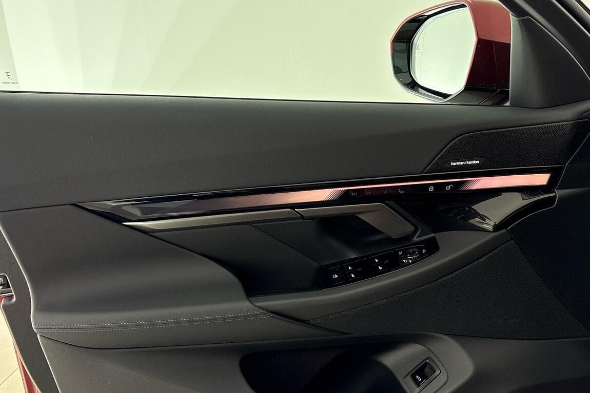 2025 BMW 5-SERIES - 15