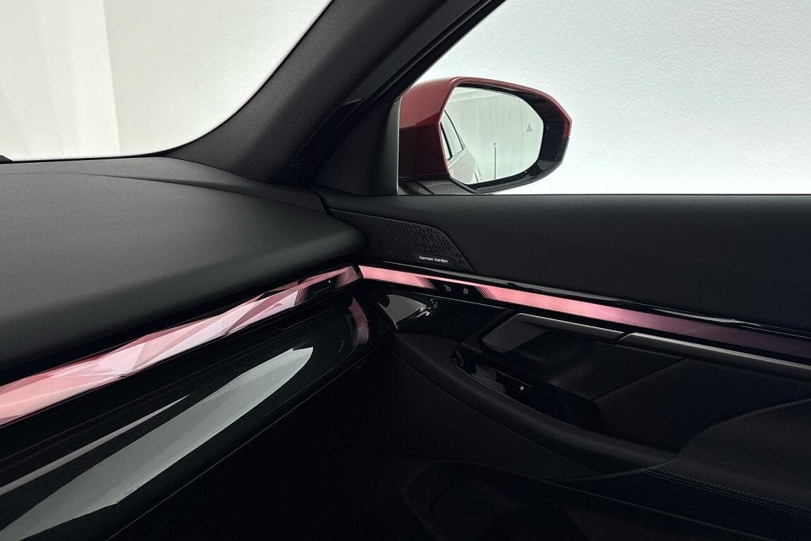 2025 BMW 5-SERIES - 16