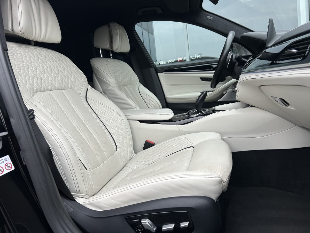 2017 BMW 5-SERIES - 12