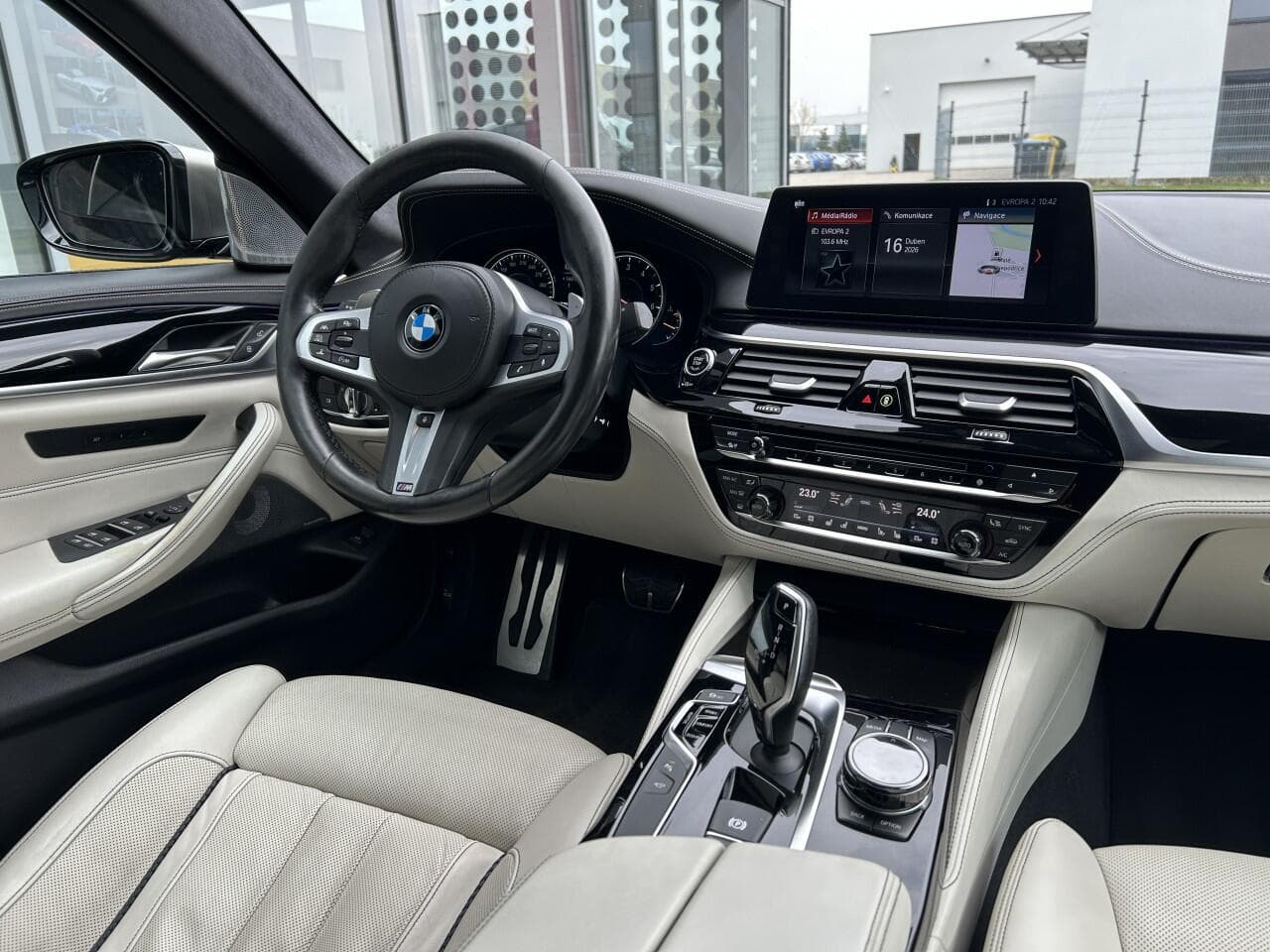 2017 BMW 5-SERIES - 15