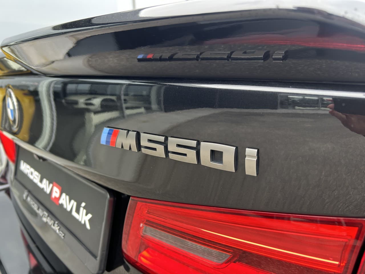 2017 BMW 5-SERIES - 8