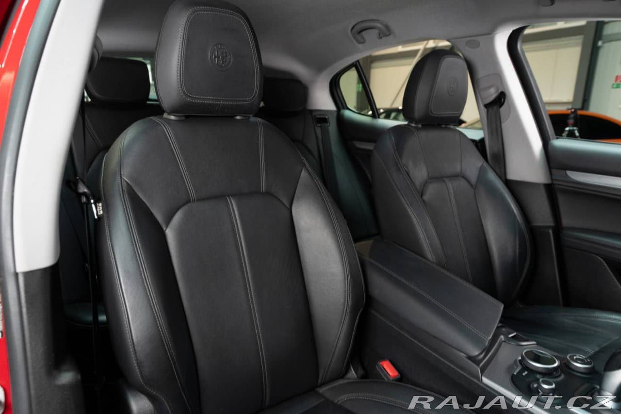 2017 Alfa Romeo STELVIO - 14