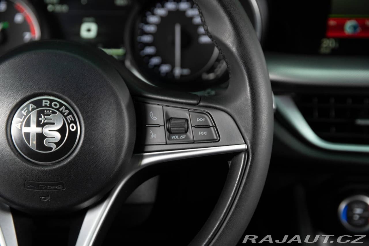 2017 Alfa Romeo STELVIO - 18