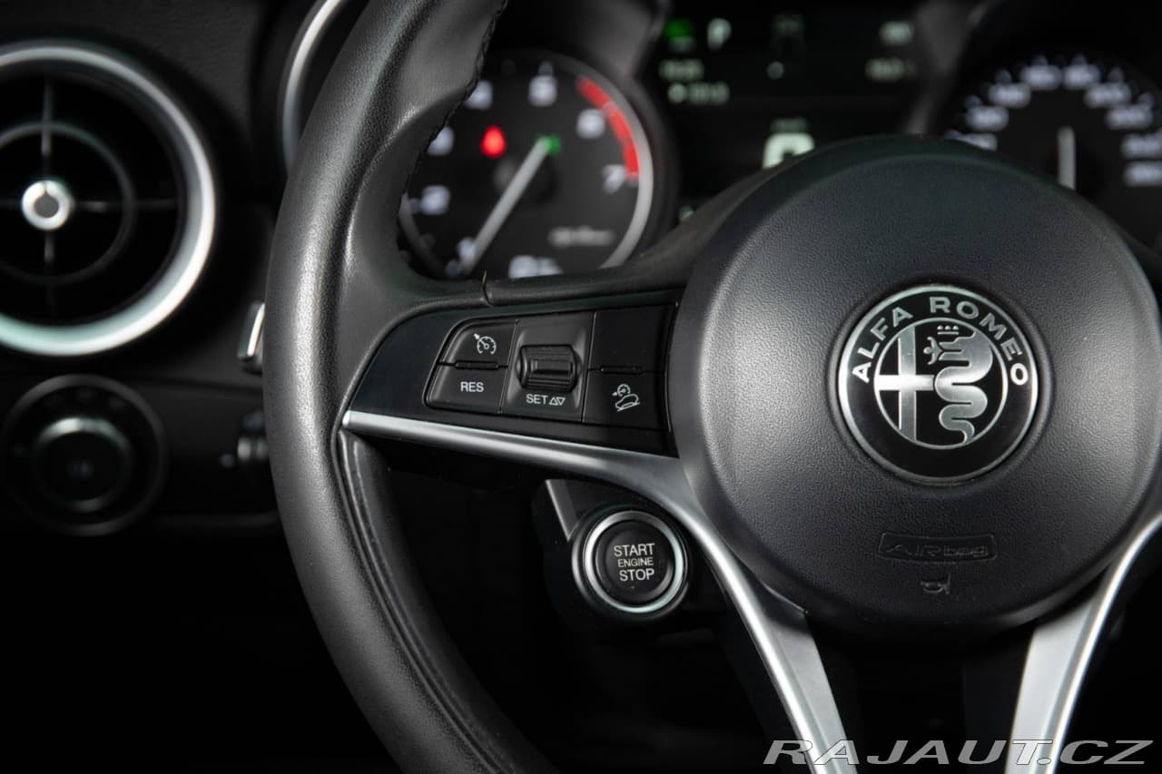 2017 Alfa Romeo STELVIO - 19