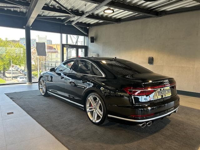 2020 Audi S8 - 5