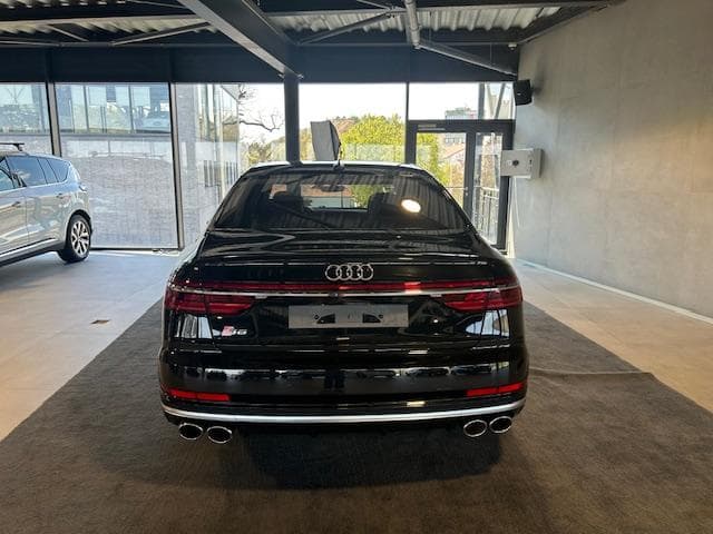 2020 Audi S8 - 6