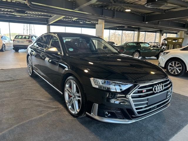 2020 Audi S8 - 9