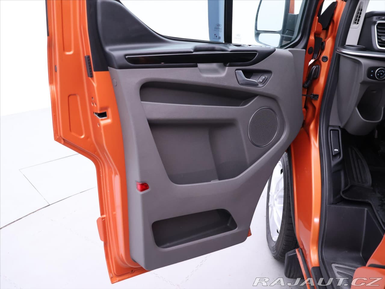 2020 Ford TOURNEO - 11
