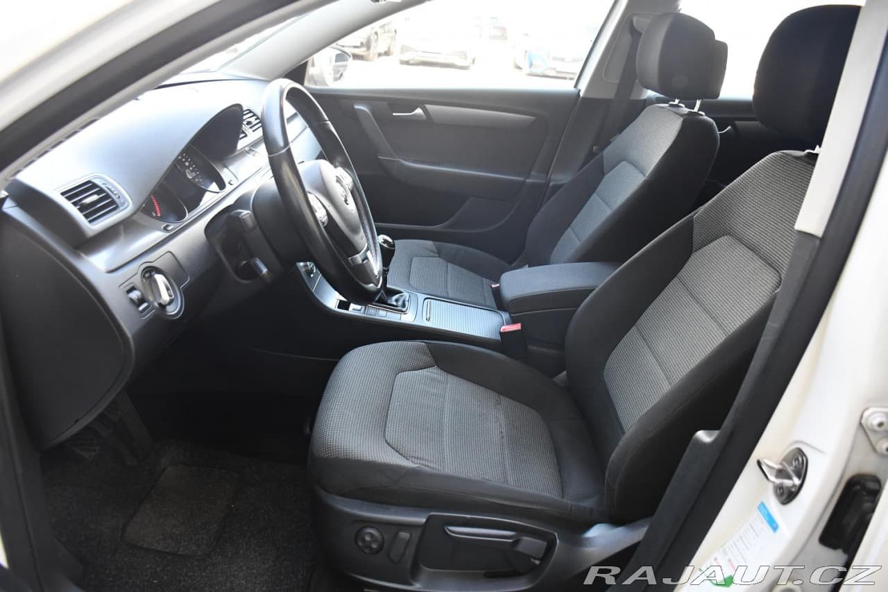 2013 Volkswagen PASSAT - 10