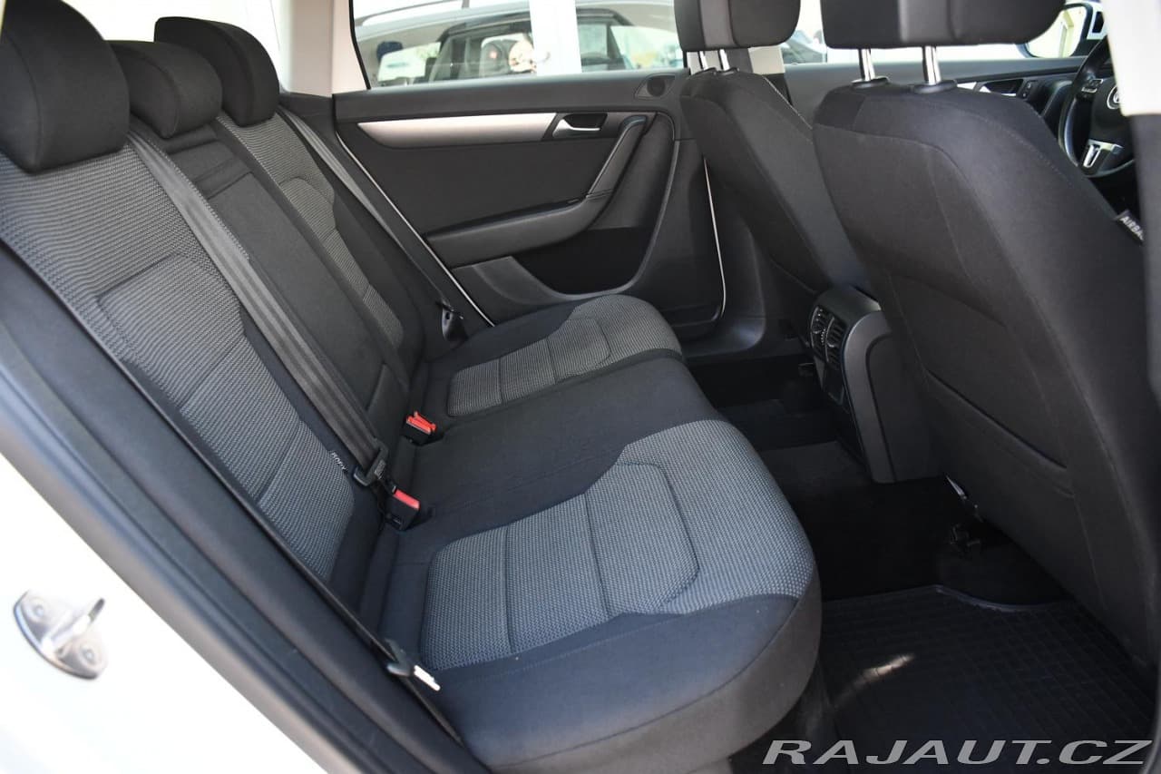 2013 Volkswagen PASSAT - 16