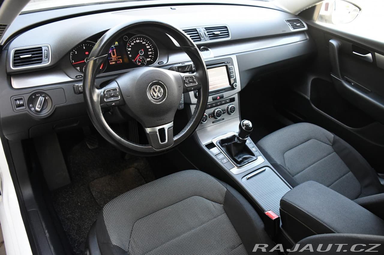2013 Volkswagen PASSAT - 9