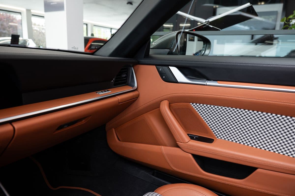 2023 Porsche 911 - 17