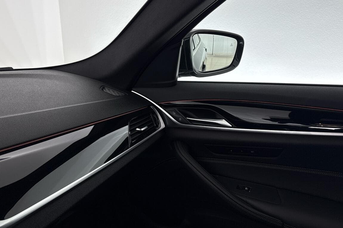 2021 BMW 5-SERIES - 17