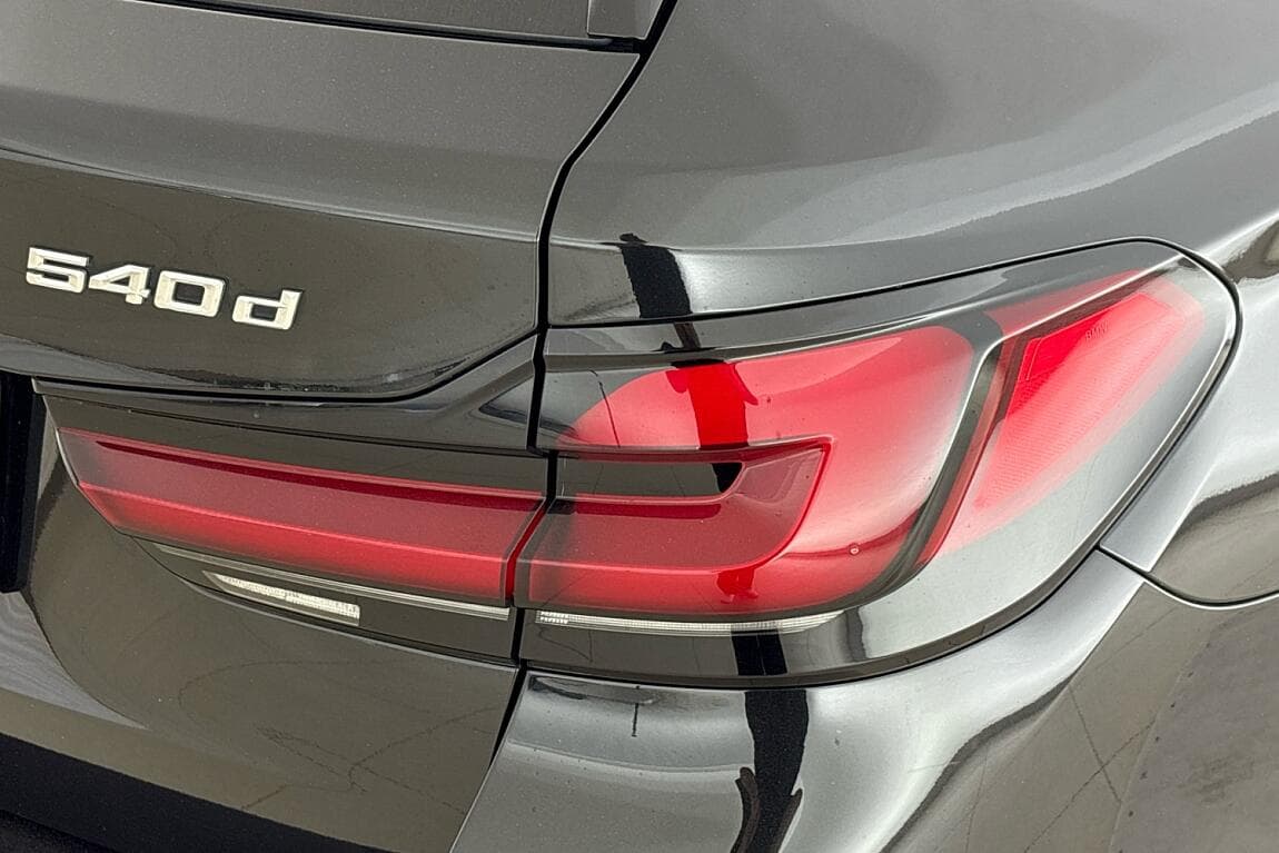 2021 BMW 5-SERIES - 5