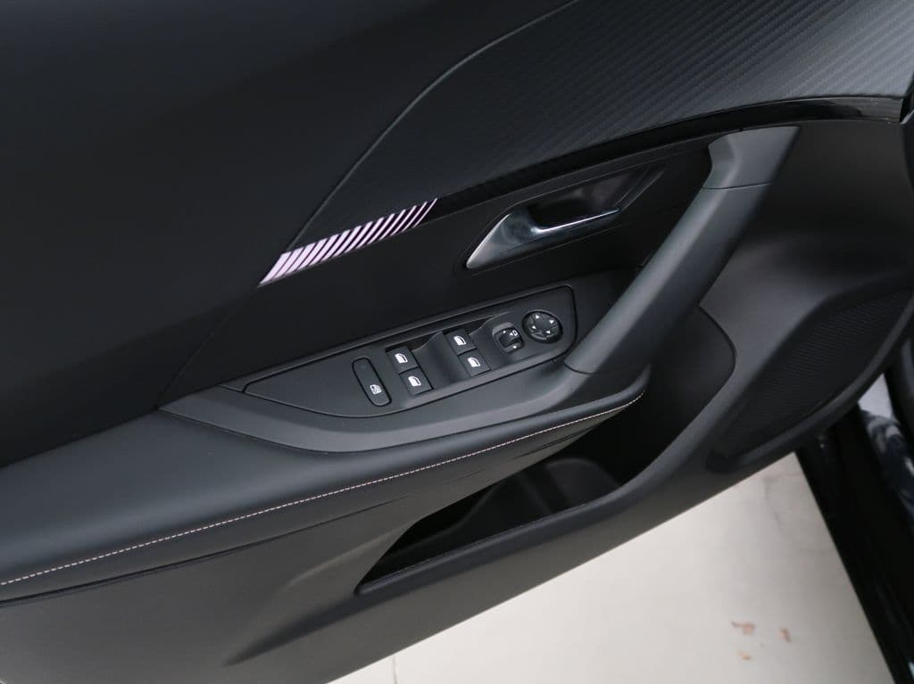2025 Peugeot 2008 - 12
