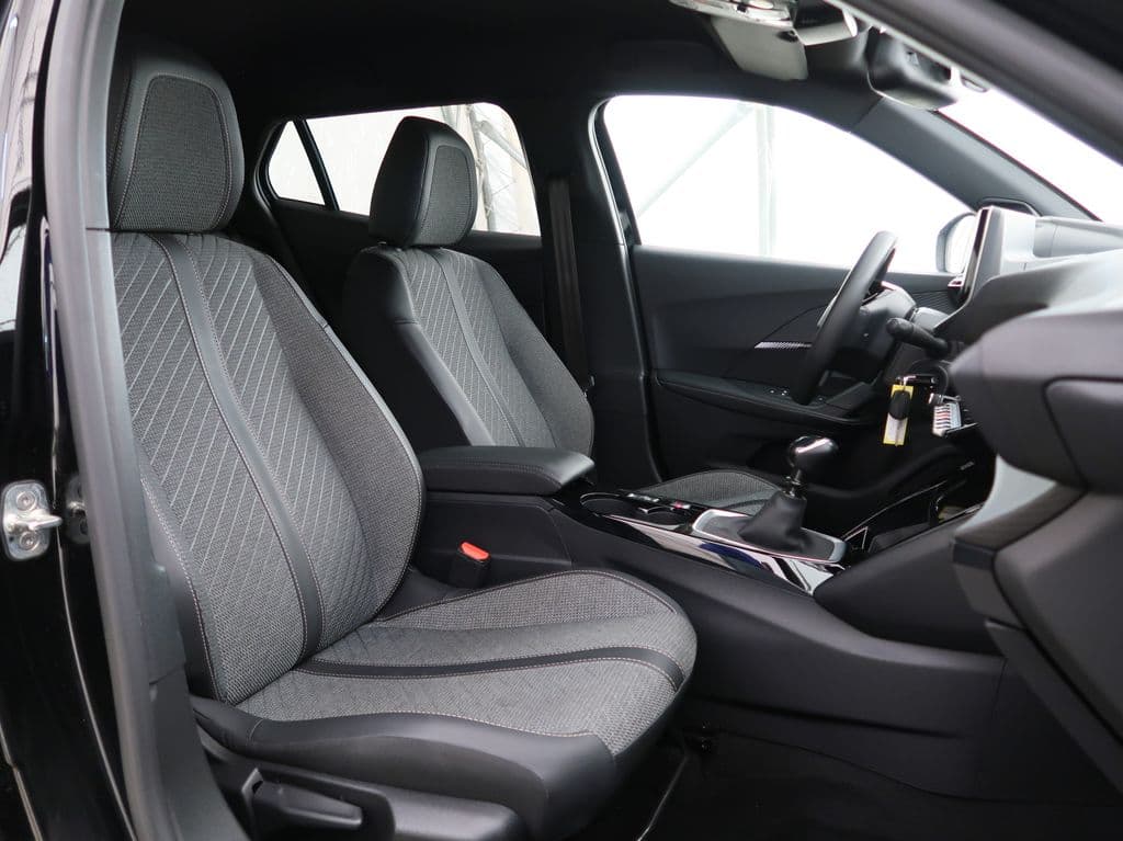 2025 Peugeot 2008 - 18