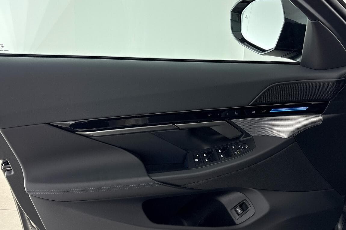 2025 BMW 5-SERIES - 15