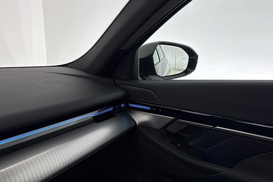 2025 BMW 5-SERIES - 16