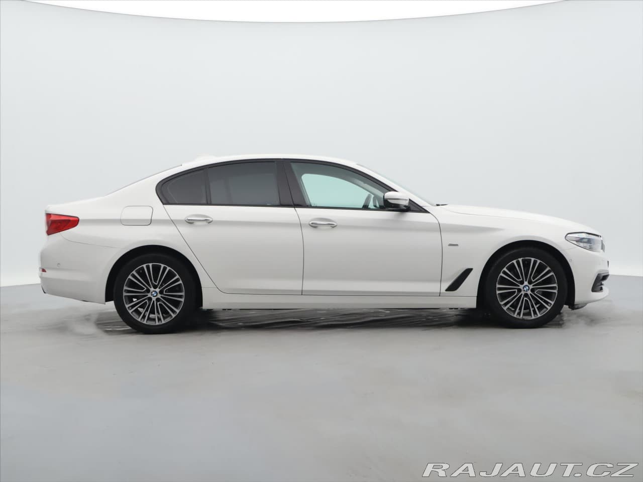 2018 BMW 5-SERIES - 8