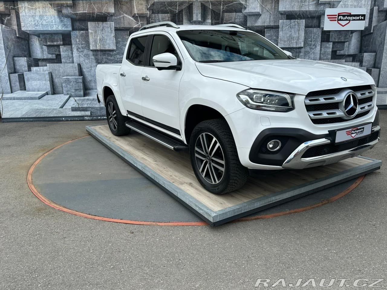 Mercedes-Benz X-CLASS