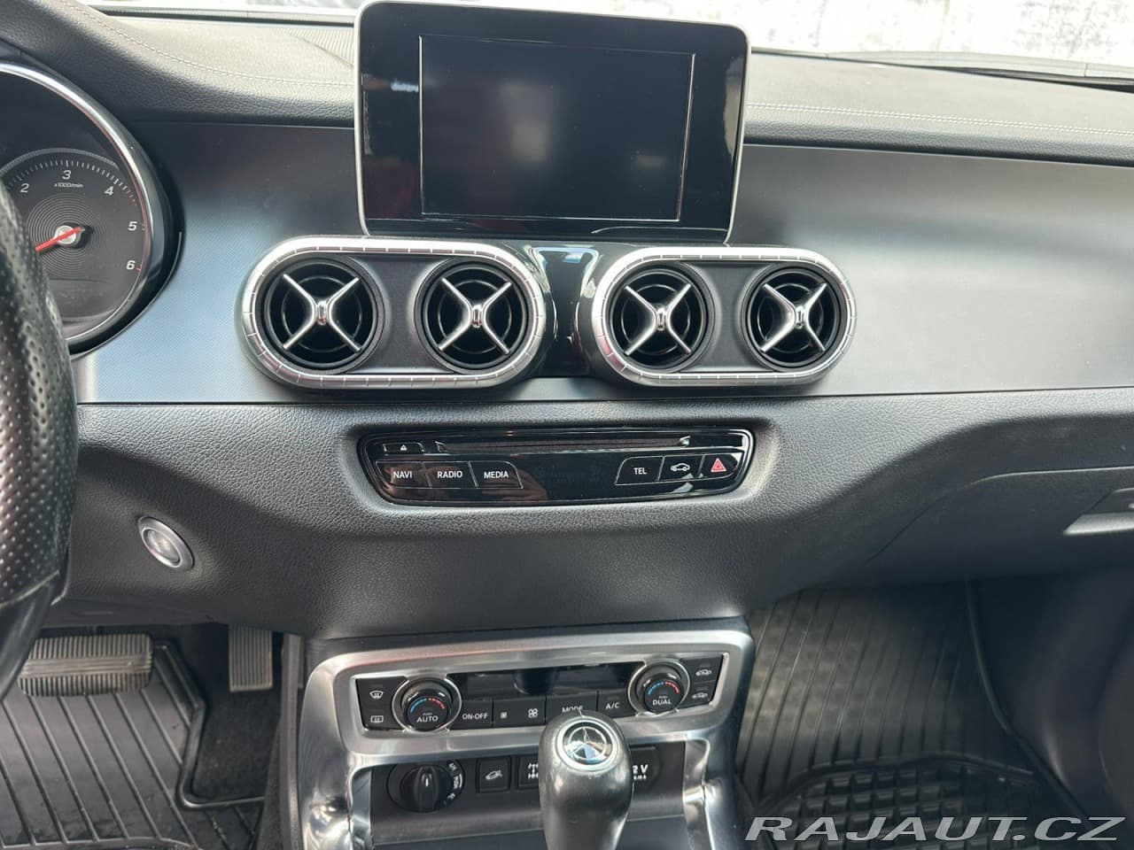 Mercedes-Benz X-CLASS - 12