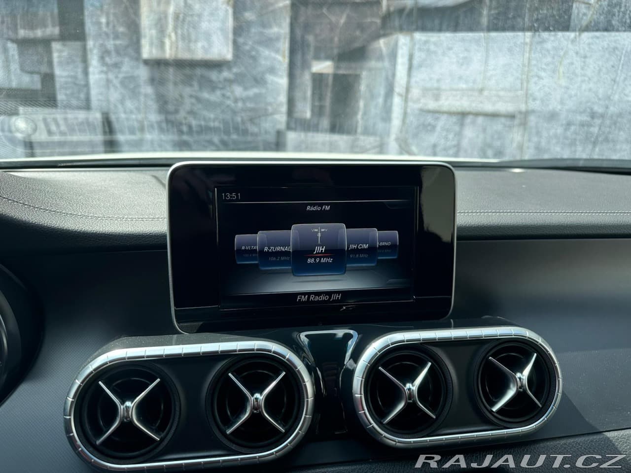 Mercedes-Benz X-CLASS - 15