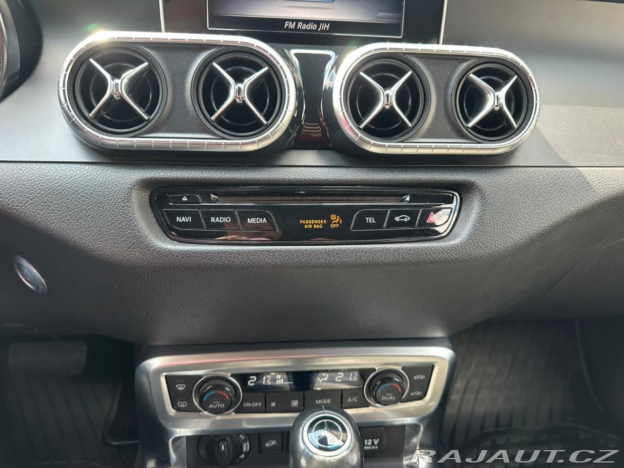 Mercedes-Benz X-CLASS - 16