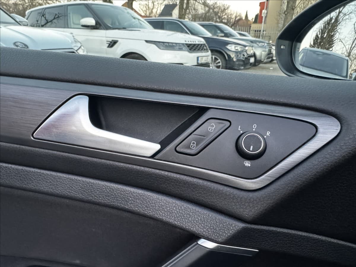 2019 Volkswagen GOLF - 16