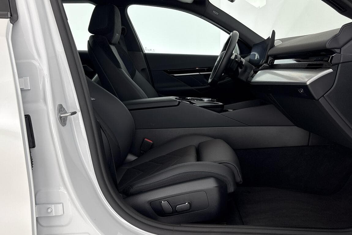 2025 BMW 5-SERIES - 12