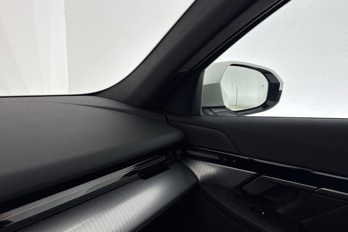 2025 BMW 5-SERIES - 16