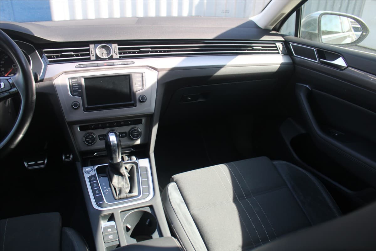 Volkswagen PASSAT - 15