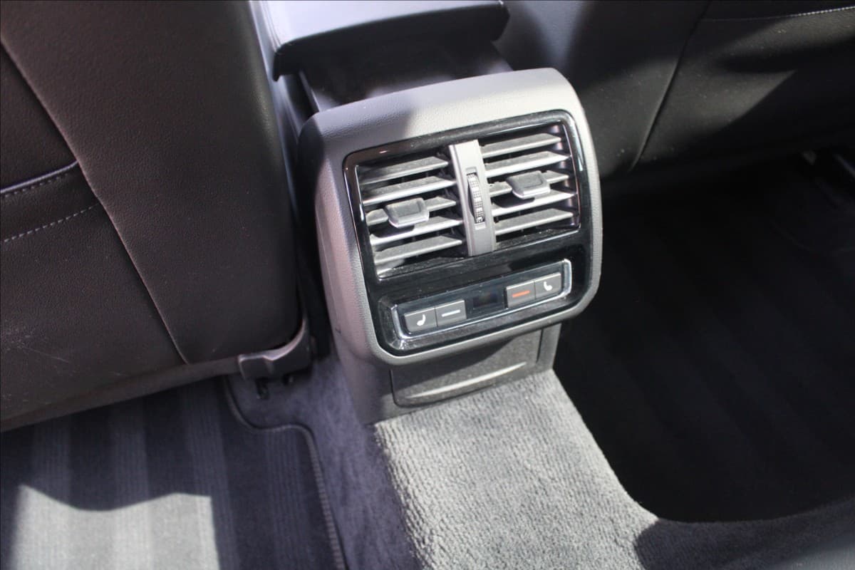 Volkswagen PASSAT - 16