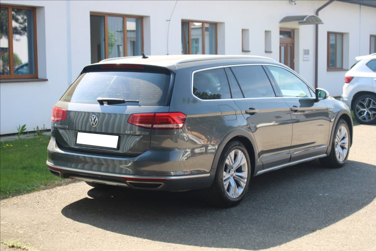 Volkswagen PASSAT - 4