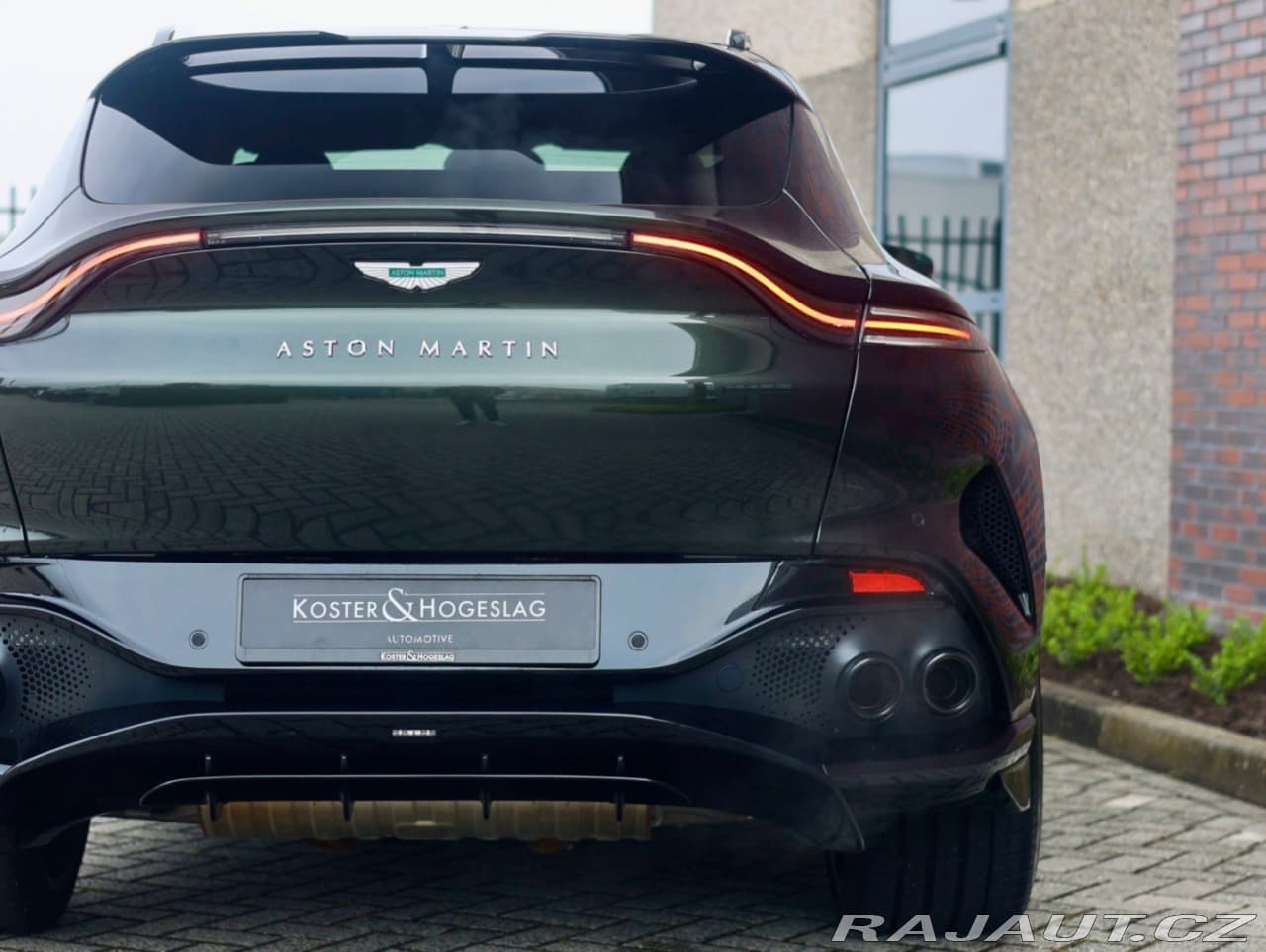 2025 Aston Martin DBX - 10