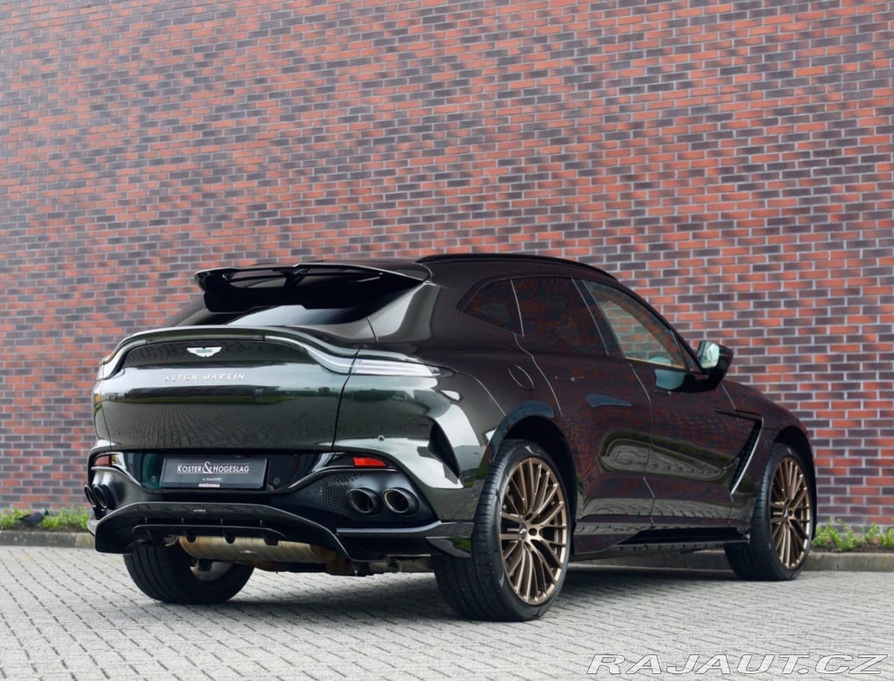 2025 Aston Martin DBX - 14