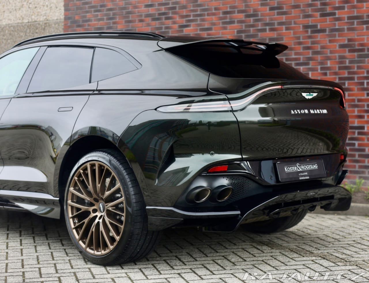2025 Aston Martin DBX - 17
