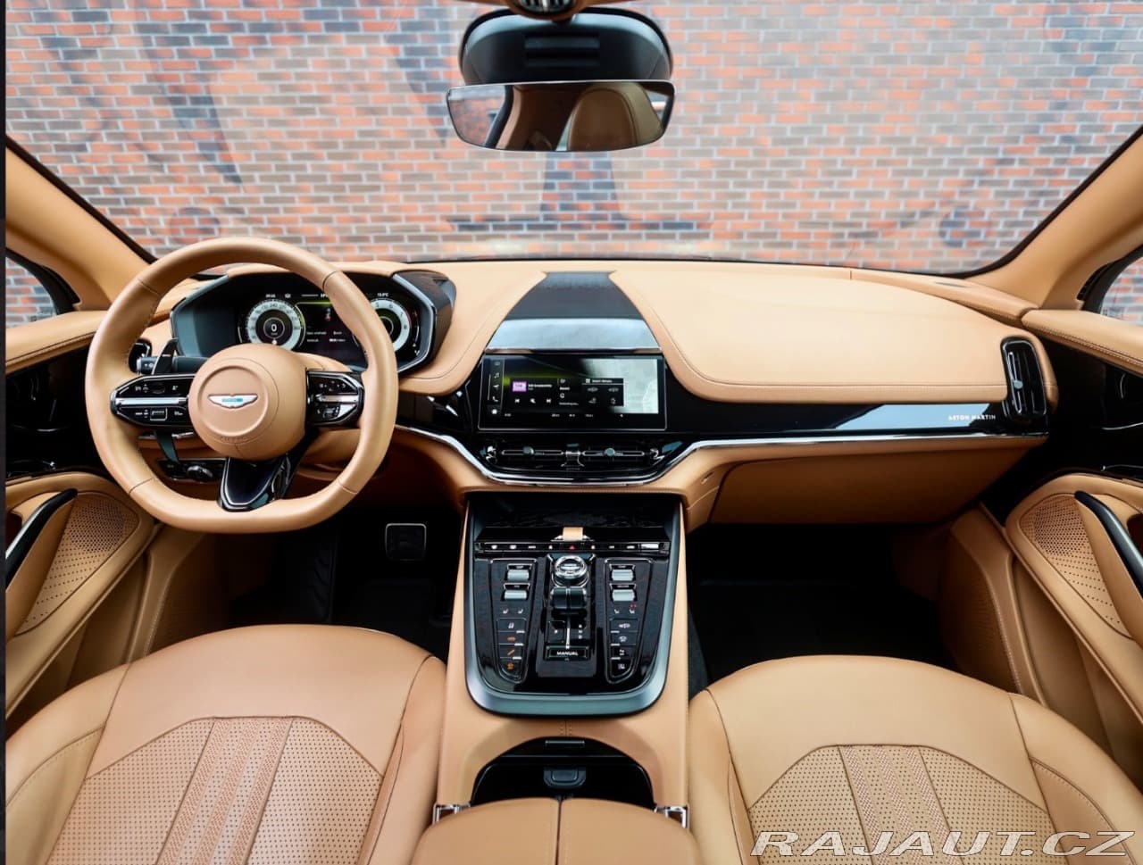 2025 Aston Martin DBX - 18
