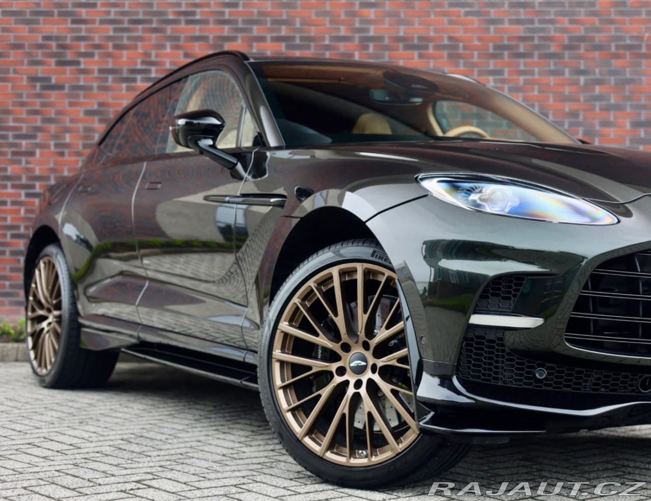 2025 Aston Martin DBX - 3